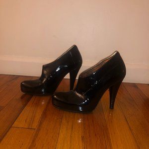 100% AUTHENTIC Dolce and Gabbana Black Patent Leather Shoes/booties US 5, EUR 35